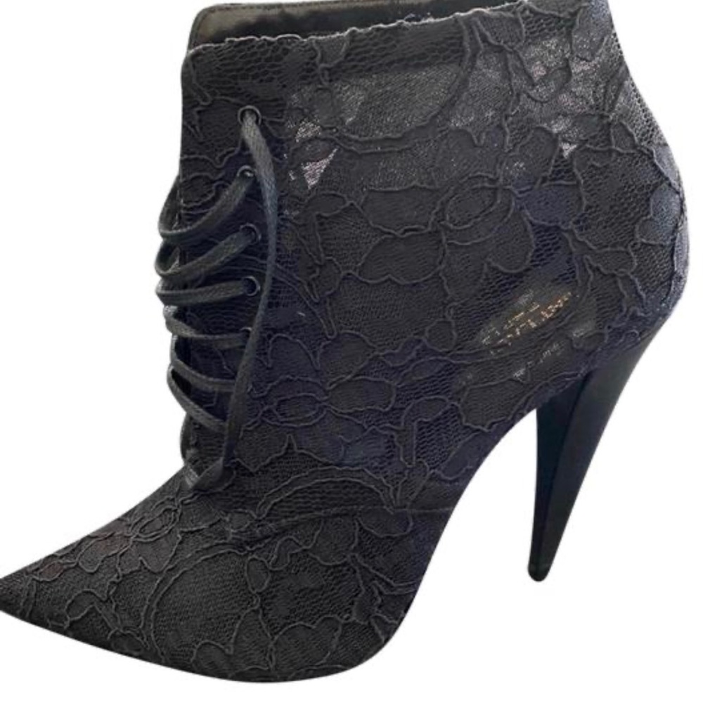 Brand new never worn. Box included